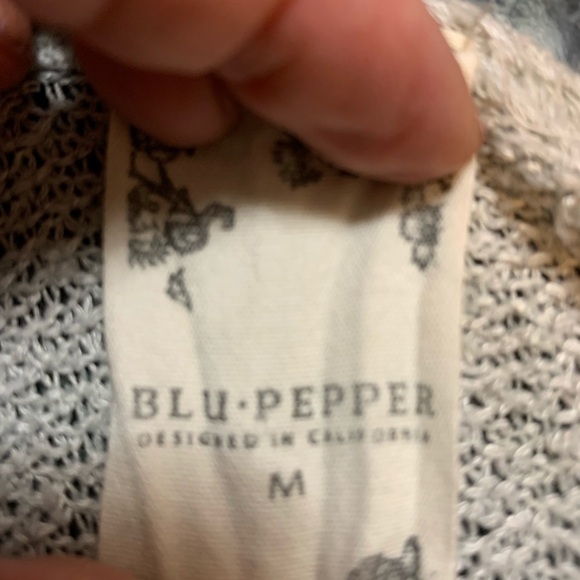 Blu Pepper v-neck blue/gray sweater tunic, size M - Picture 6 of 6